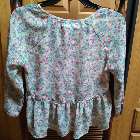 Woman's Blouse - Picture 4 of 4